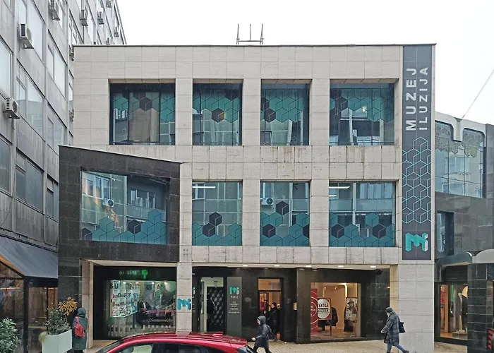 Illusion Downtown Apartment